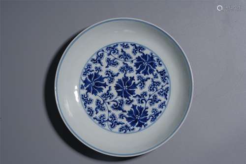 A BLUE AND WHITE INTERLOCKING LOTUS PATTERN PLATE