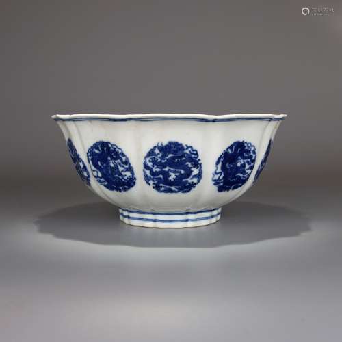 A BLUE AND WHITE DRAGON PATTERN BOWL