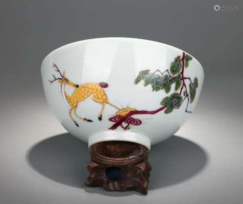 A FAMILLE ROSE CRANE AND DEER PATTERN BOWL