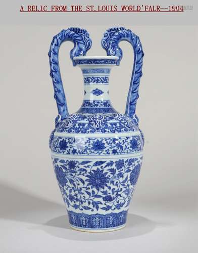 A BLUE AND WHITE FLOWER PATTERN DOUBLE-DRAGON HANDLED POT