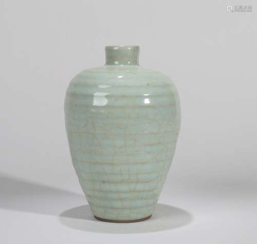 A GUAN KILN STRING PATTERN MEIPING