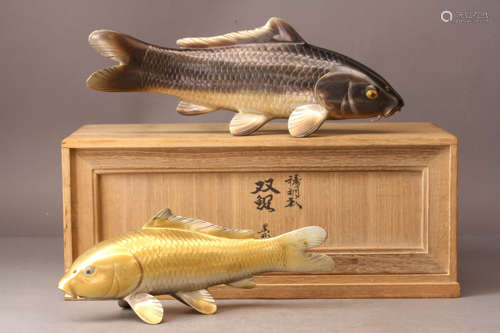 A PAIR OF SILVER AND GOLD INLAID BRONZE FISHES