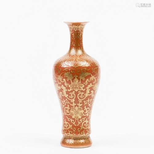 A PORCELAIN ENAMELED SMALL VASE