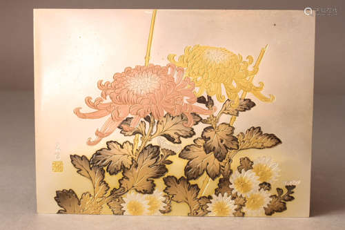 A GOLD-INLAID CARVED 'CHRYSANTHEMUM' SILVER PLAQUE