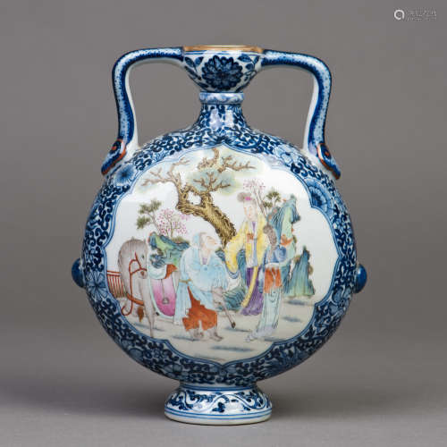 A CHINESE DOUCAI MOONFLASK PORCELAIN VASE