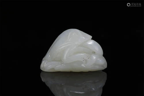 A Hetian Jade Gold-Toad Sculpture Ornament.