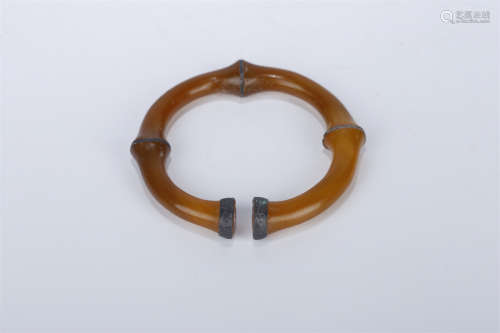 A Bamboo Joint Shaped Agate Bangle.
