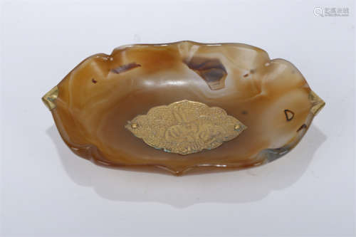A Sunflower Shaped Agate Brush Washer.