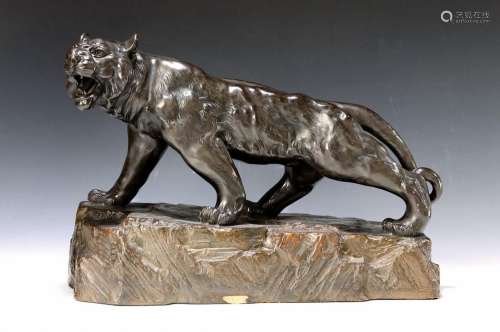 Sculpture of a lion, Etha judges (1883-1977), for Reps &