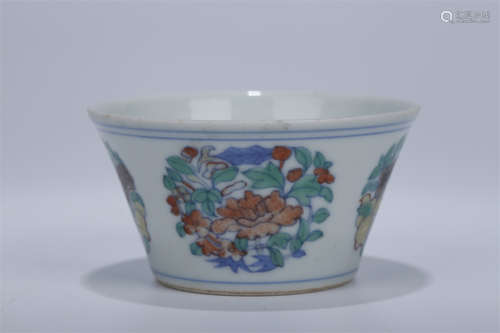 A Contrasting Color Porcelain Cup.