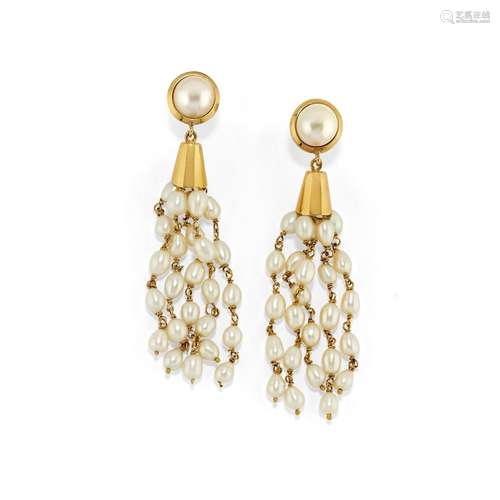 A 18K yellow gold and cultured pearl earrings