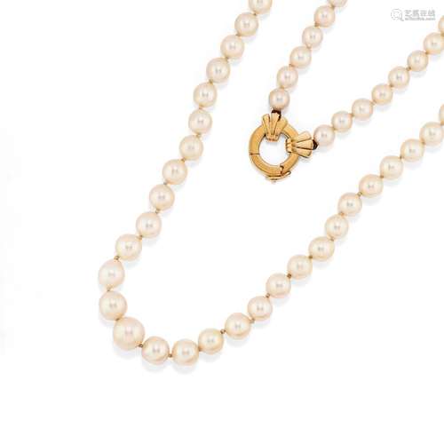 A 18K yellow gold and cultured pearls necklace