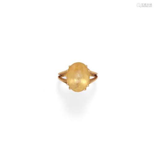 A 18K yellow gold and quartz ring