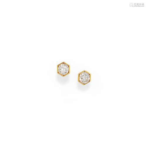 A 18K yellow gold and diamond earrings