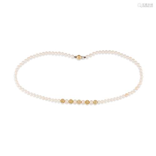 A 18K yellow gold and cultured pearl necklace