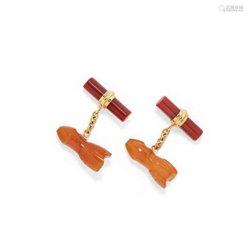 A 18K yellow gold, cornelian and agate cufflinks