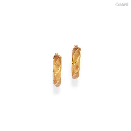 A 18K yellow gold earrings