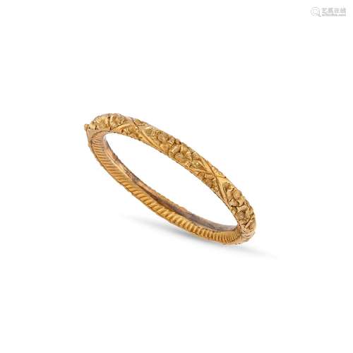 A 18K yellow gold bangle, circa 1920