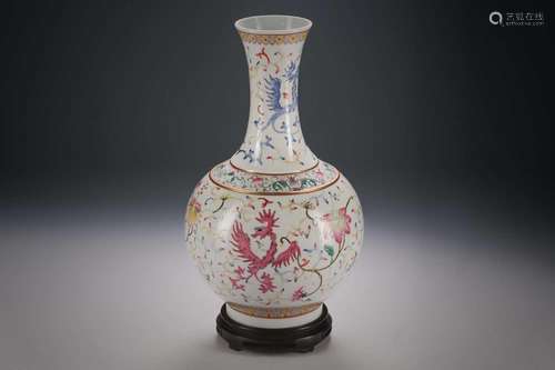 A Chinese Phoenix vase, painted with four archaic Phoenix (F...