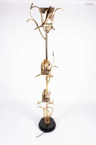 A 1970s "Hollywood Regency" gilt metal uplighter s...