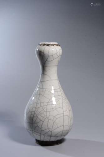 A GE-TYPE VASE