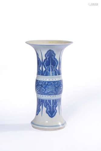 A BLUE AND WHITE VASE.GU.QING PERIOD