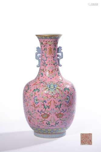 A RUBY-GROUND FAMILLE-ROSE VASE.DAOGUANG PERIOD
