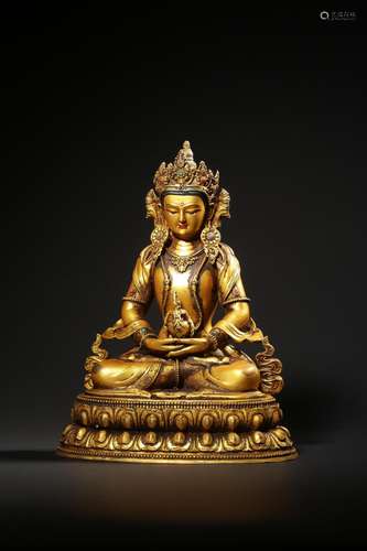 A GILT-BRONZE FIGURE OF AMITAYUS.QING PERIOD