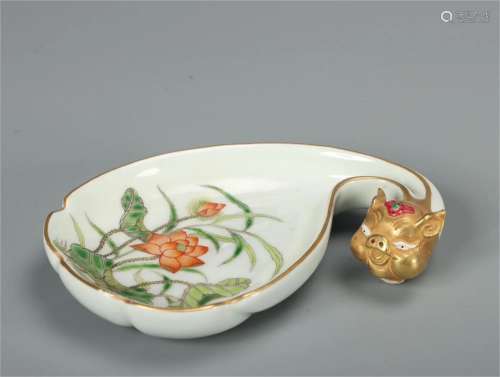 A Chinese Famille Rose Lotus Patterned Brush Washer