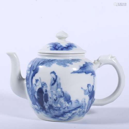 A BLUE AND WHITE TEAPOT AND COVER.QIANLONG PERIOD