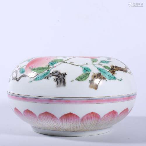 A FAMILLE-ROSE 'PEACH' BOX AND COVER.YONGZHENG PER...