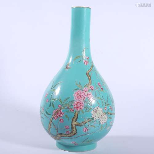 A TURQUOISE -GROUND FAMILLE-ROSE VASE.QIANLONG PERIOD