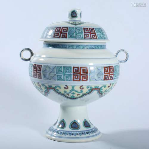 A DOUCAI JAR AND COVER.QIANLONG PERIOD