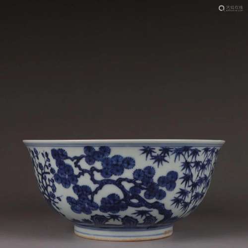 A BLUE AND WHITE PORCELAIN BOWL