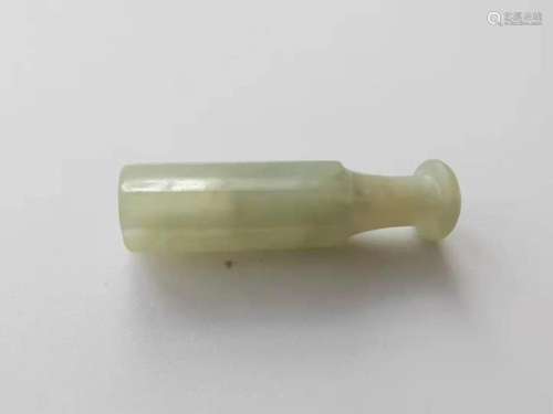 LATER QING JADEITE OCTAGONAL CIGARETTE HOLDER