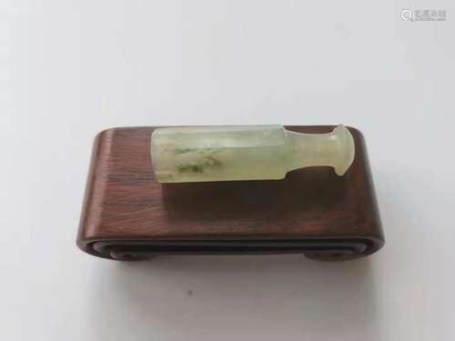 LATER QING JADEITE OCTAGONAL CIGARETTE HOLDER