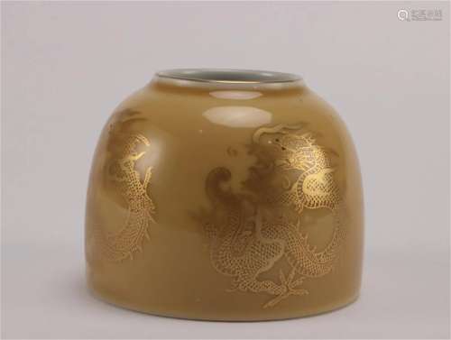 A Chinese Dragon Patterned Porcelain Water Pot