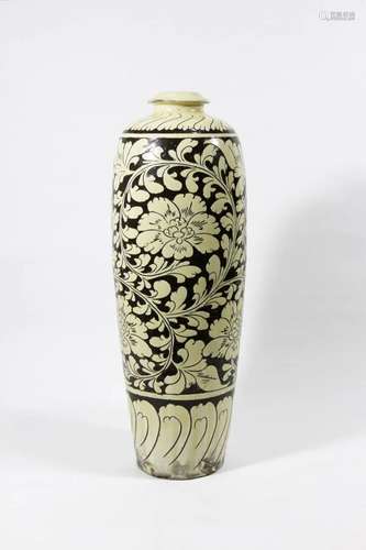 CIZHOU KILN WHITE GROUND FLORAL ENGRAVED VASE