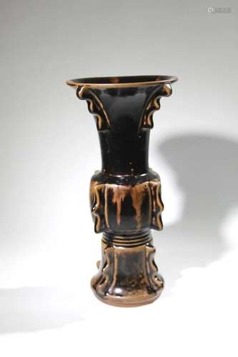 SOY GLAZED ZUN VASE WITH SAWTOOTH STRIP