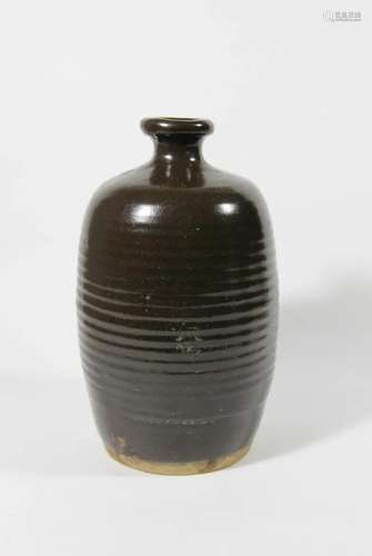 BLACK GLAZED BOW STRING VASE