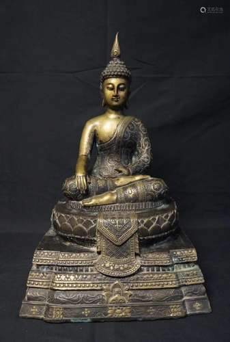 A BRONZE FIGURINE OF SEATED BUDDHA