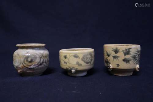 A SET OF THREE YUXI WARE CENSERS