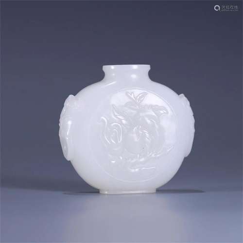 A Chinese Carved Jade Snuff Bottle with Calligraphy