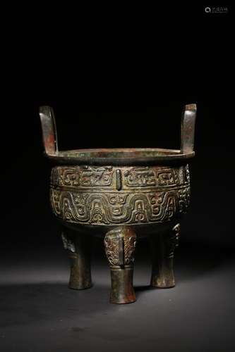 A BRONZE FOOD VESSEL .BEFORE HAN PERIOD