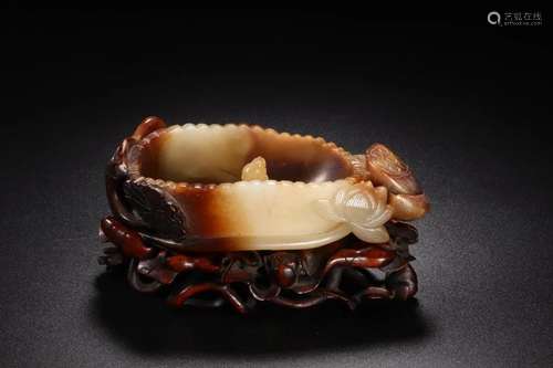 JADE CARVING ITEM OF ELDER IN LOTUS BOAT