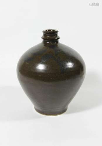 TEA-DUST GLAZED NARROW-NECK PORCELAIN VASE