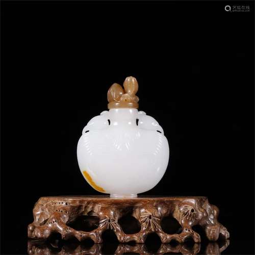 A Chinese Carved Jade Snuff Bottle