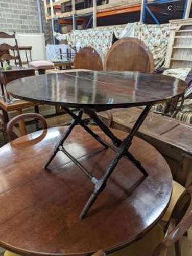 An early 20th century mahogany coaching table, diameter 92cm...