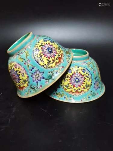 PAIR OF ENAMELED CUPS WITH DESIGN OF FLORAL