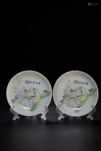 PAIR OF FAMILLE ROSE FIGURE PLATES